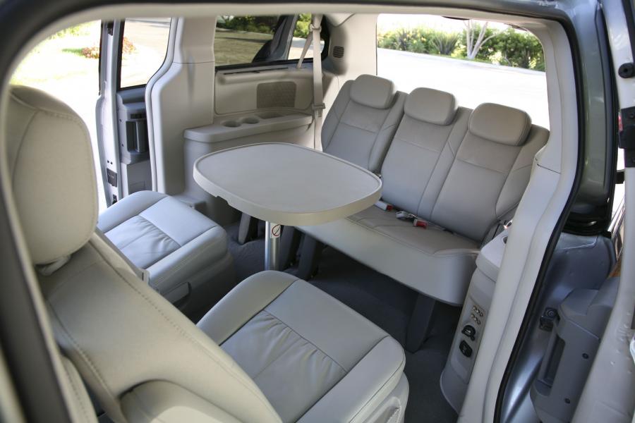  Chrysler Town & Country 2008 года  (фото 28 из 69)
